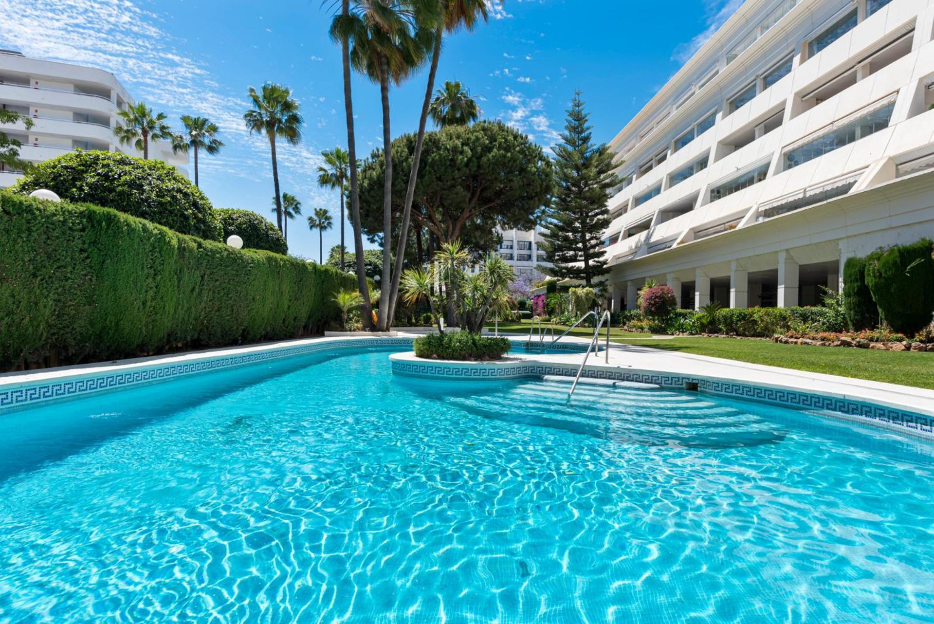 Appartement Sea View 2-bedroom With Pool